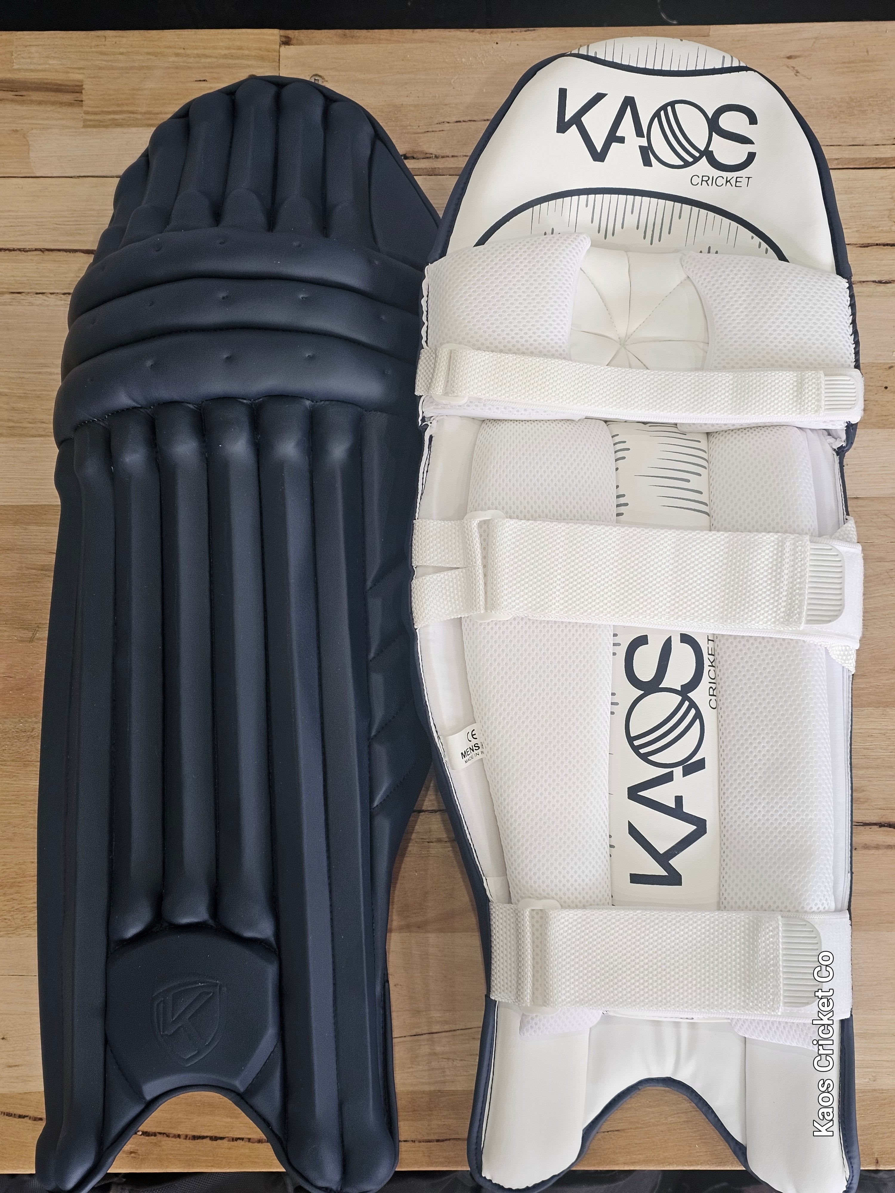 Kaos Cricket Pads: PRINCE