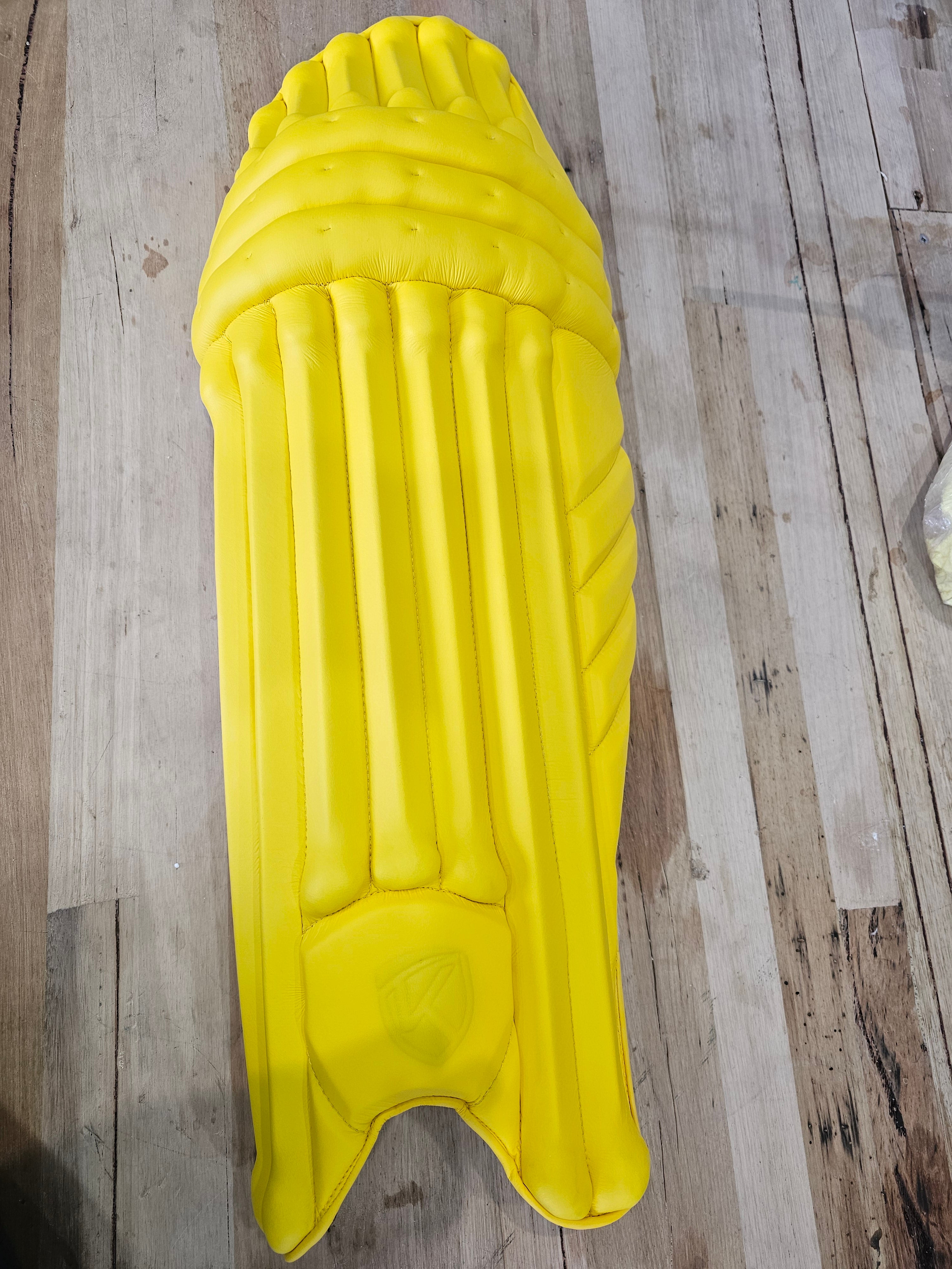 Kaos Cricket Pads: PRINCE