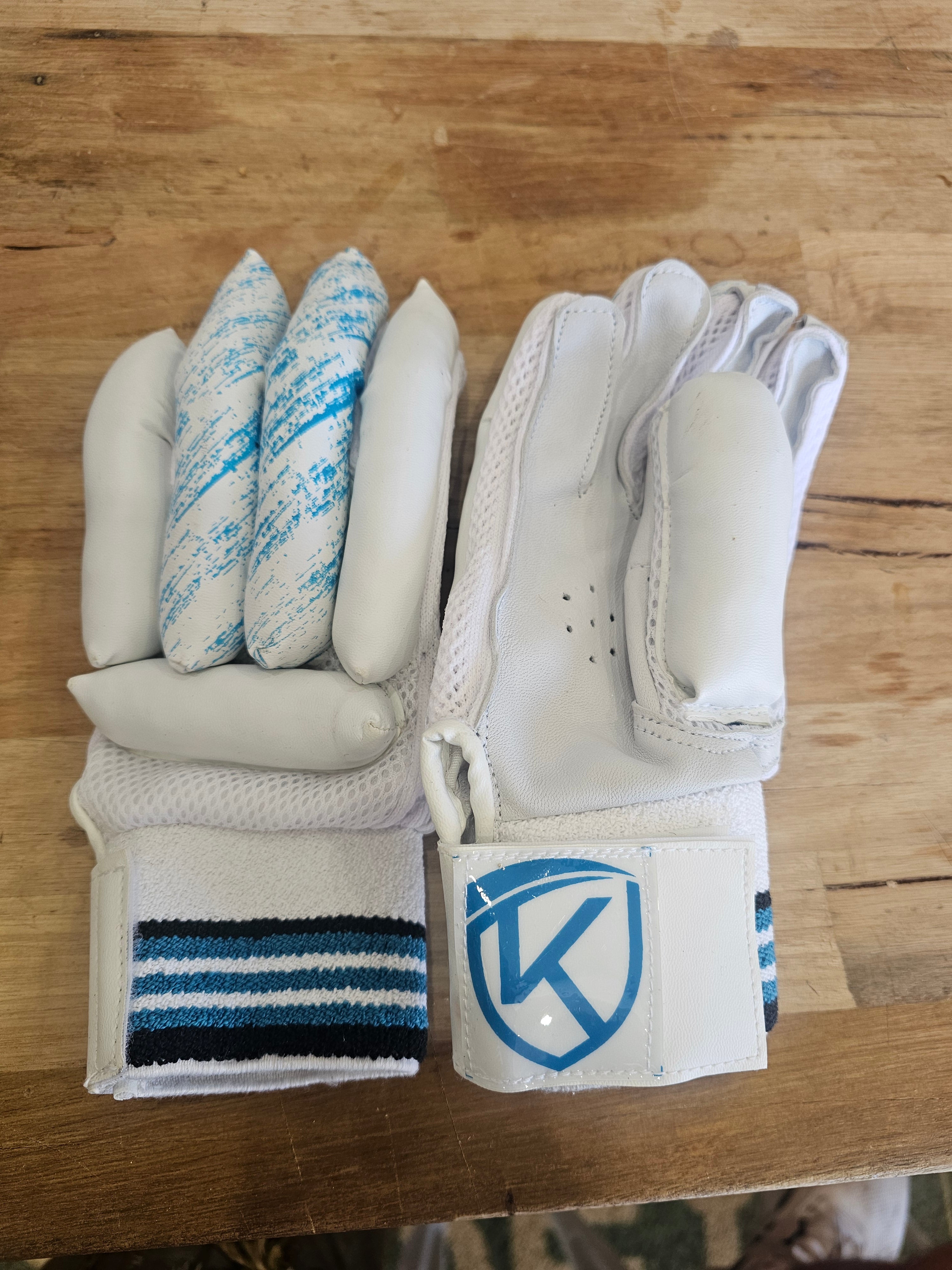 JUNIOR RANGE: KAOS GLOVES