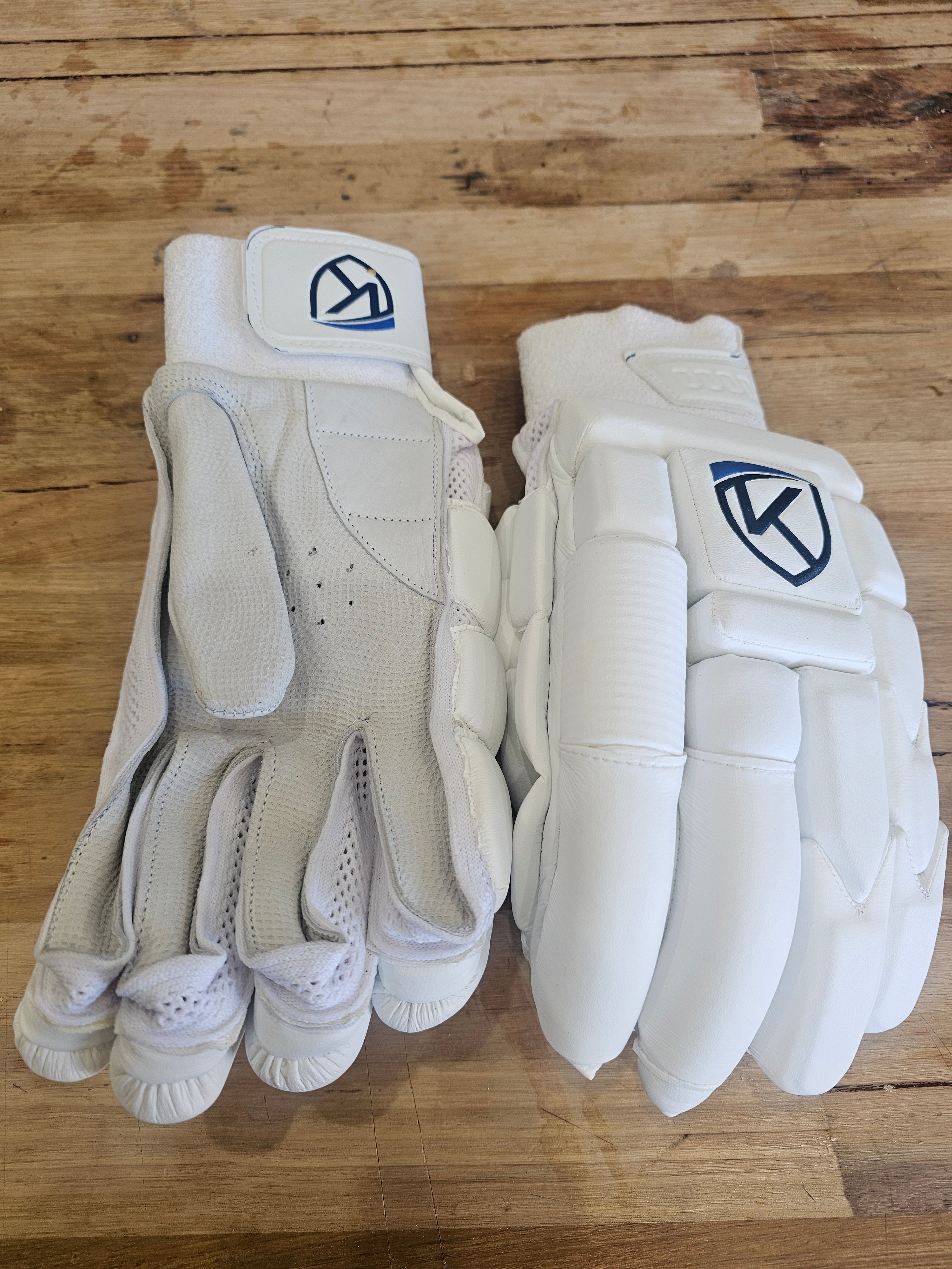 KAOS GLOVES : CLUB RANGE